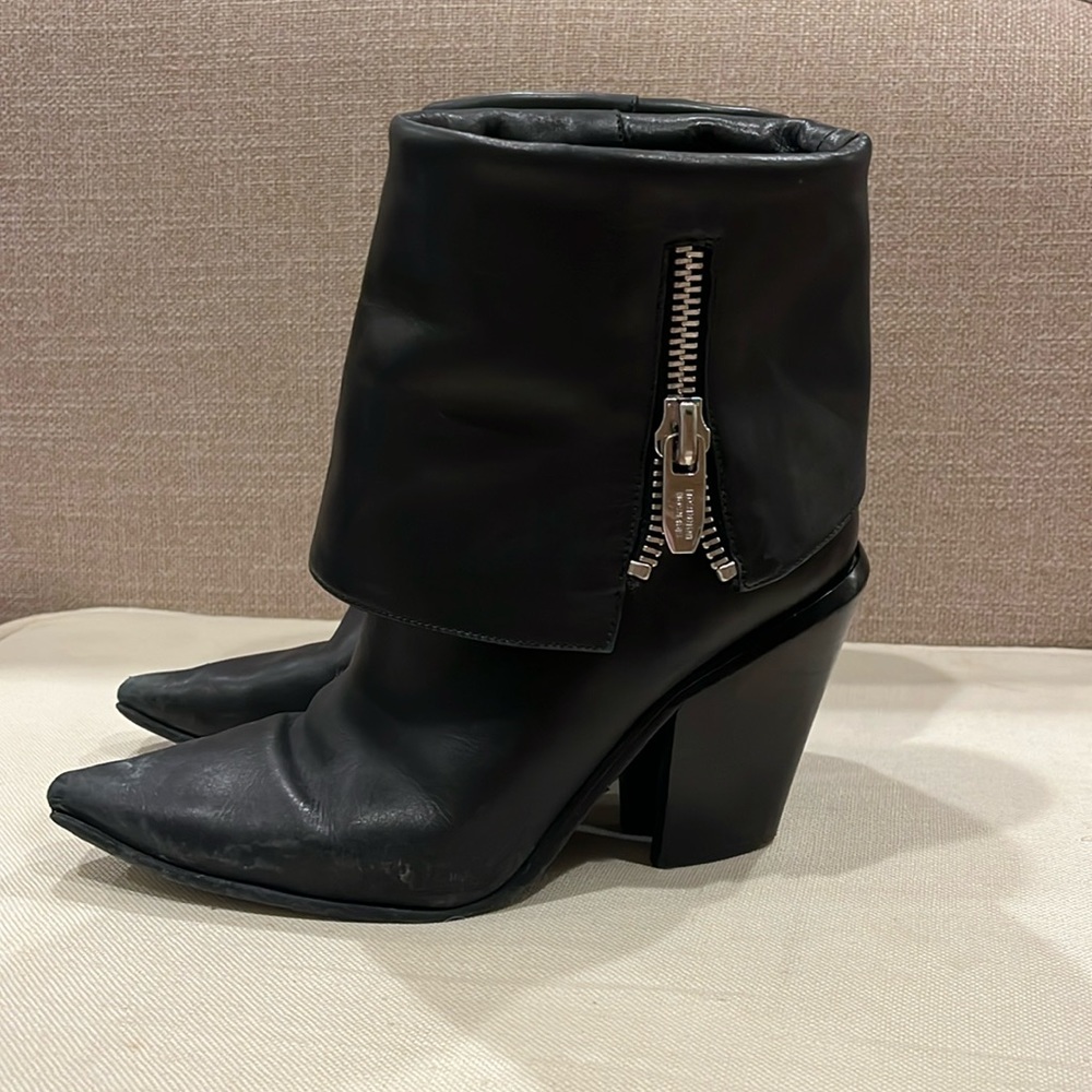 SIGERSON MORRISON BLACK WESTERN STYLE BOOTIE SIZE 7